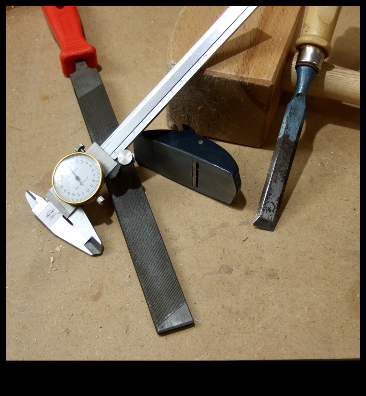 Ζέρες και εξαρτήματα επεξεργασίας ξύλου: Βελτιώστε την ακρίβεια στις χειροτεχνίες σας