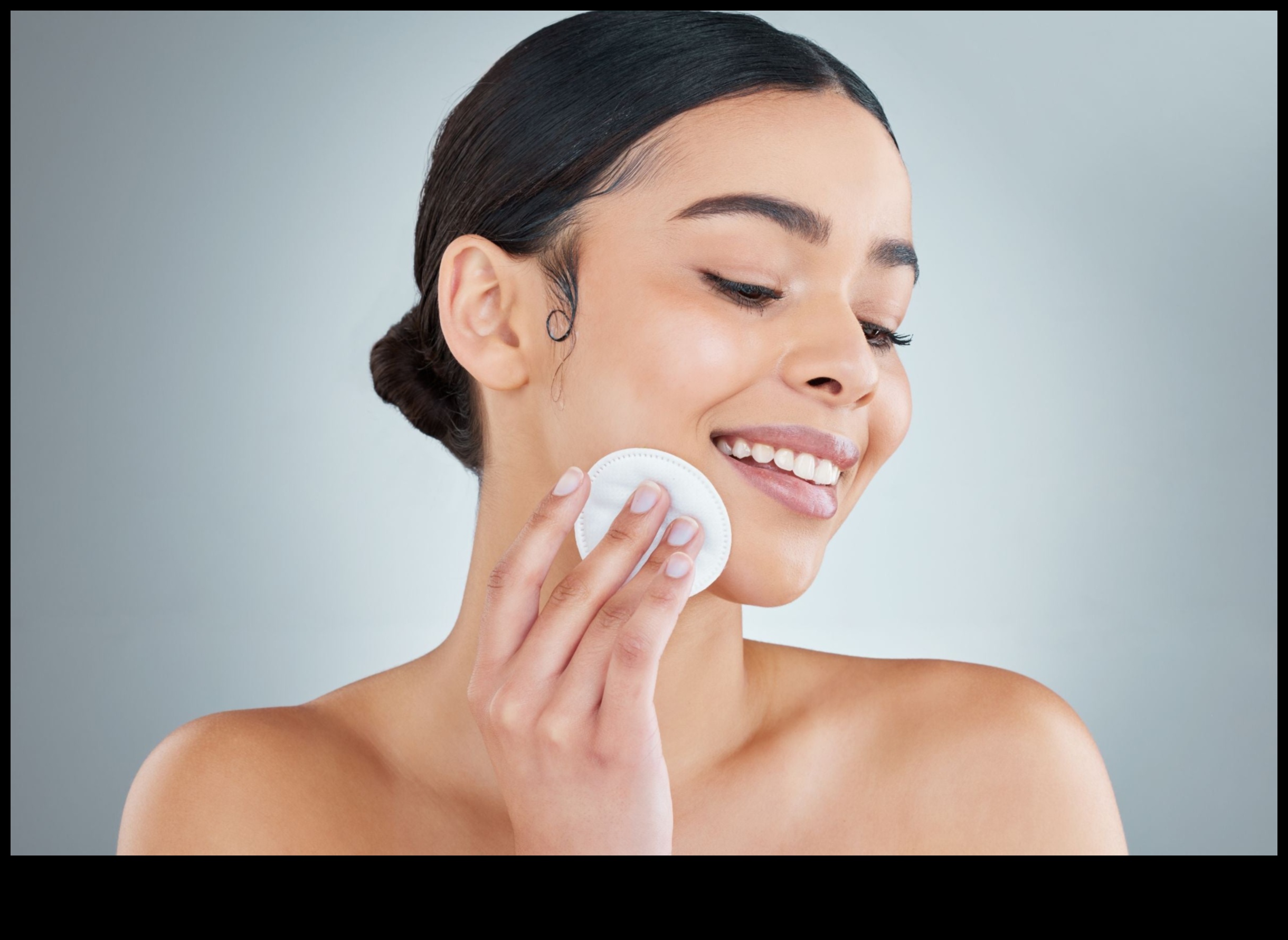 Η δύναμη της απολέπισης: Αποκάλυψη ενός φρέσκου καμβά για εφαρμογή μακιγιάζ