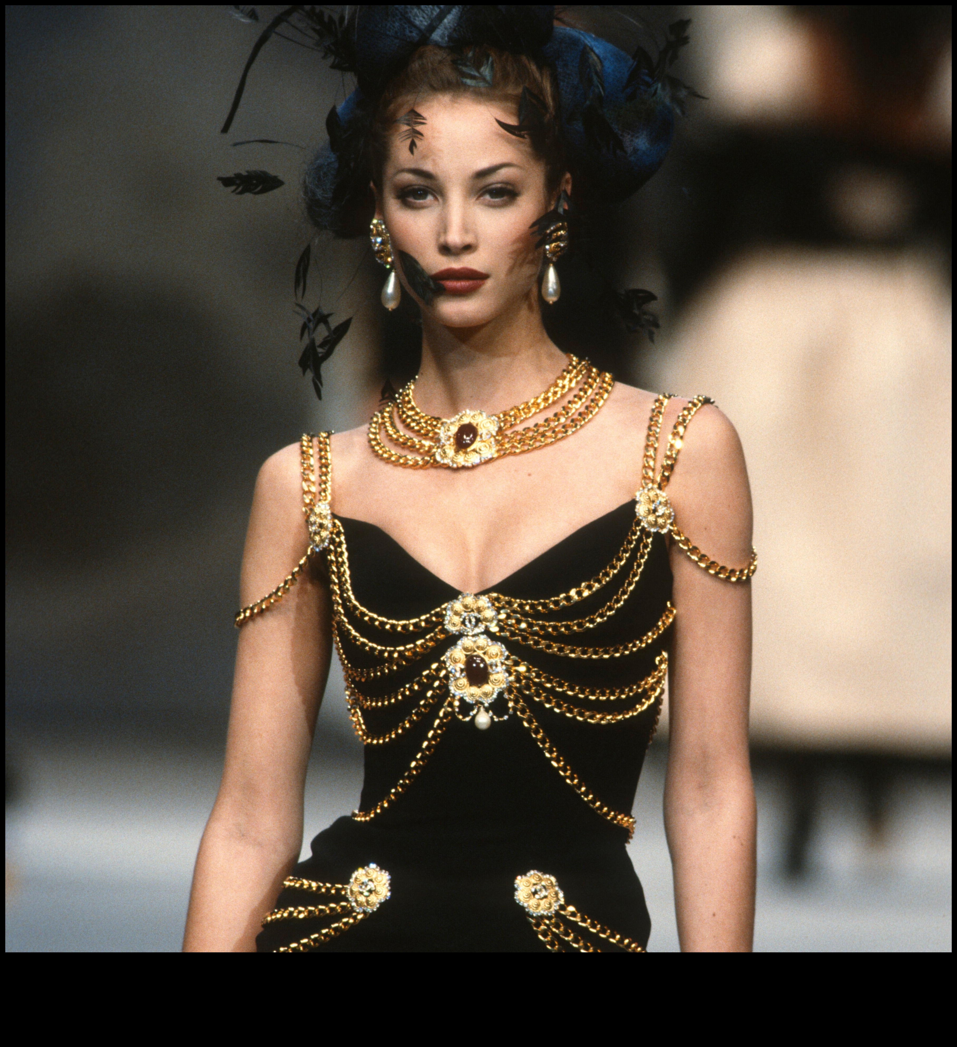 Model Moments: Storytelling Through the Elegant Lens of Iconic Fashion