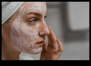 Η δύναμη της απολέπισης: Αποκάλυψη ενός φρέσκου καμβά για εφαρμογή μακιγιάζ